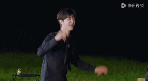 娱乐圈社交的真相，被这显眼包戳破