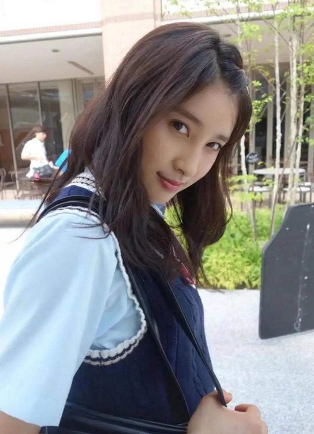 还记得《哥哥太爱我》的妹妹土屋太凤吗？她当妈妈啦