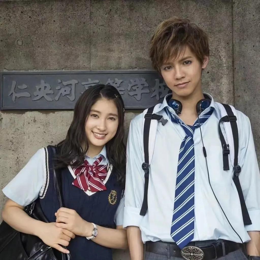 还记得《哥哥太爱我》的妹妹土屋太凤吗？她当妈妈啦