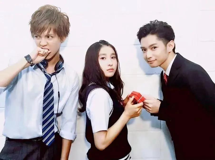 还记得《哥哥太爱我》的妹妹土屋太凤吗？她当妈妈啦