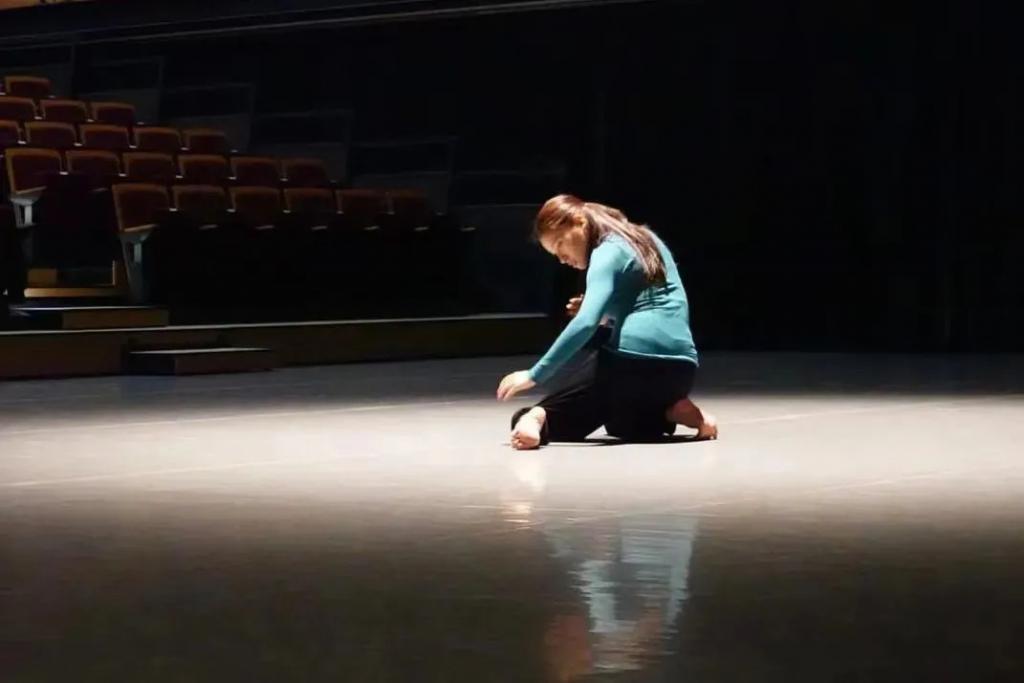 还记得《哥哥太爱我》的妹妹土屋太凤吗？她当妈妈啦