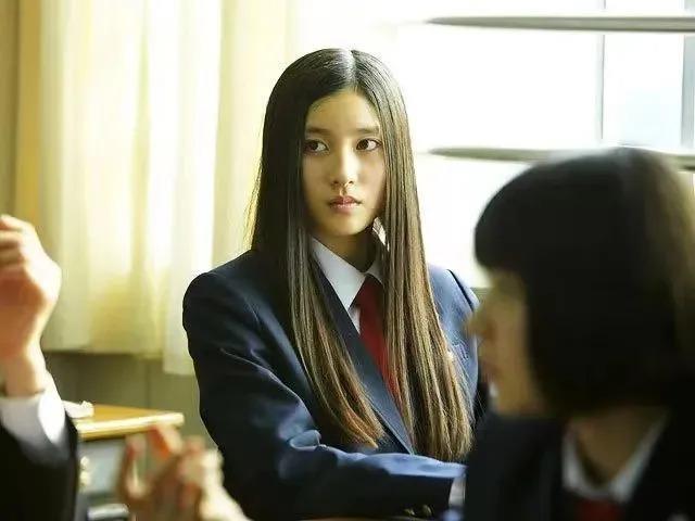 还记得《哥哥太爱我》的妹妹土屋太凤吗？她当妈妈啦