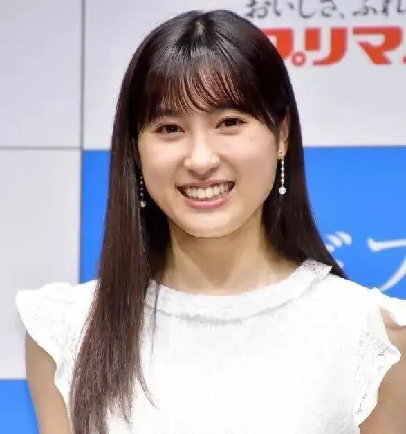 还记得《哥哥太爱我》的妹妹土屋太凤吗？她当妈妈啦