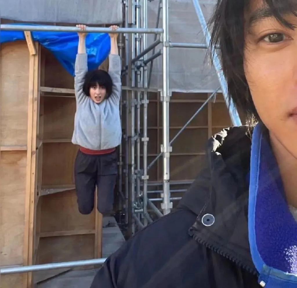 还记得《哥哥太爱我》的妹妹土屋太凤吗？她当妈妈啦