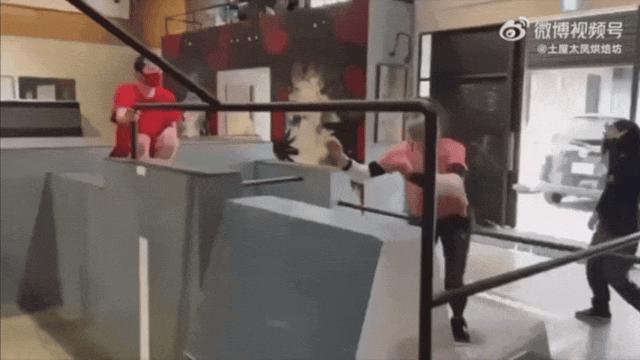 还记得《哥哥太爱我》的妹妹土屋太凤吗？她当妈妈啦