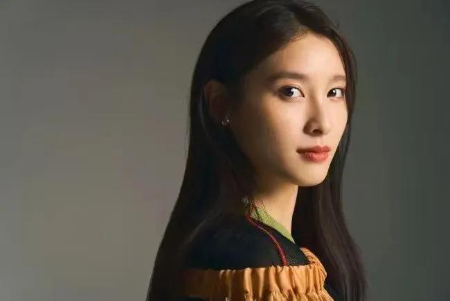 还记得《哥哥太爱我》的妹妹土屋太凤吗？她当妈妈啦