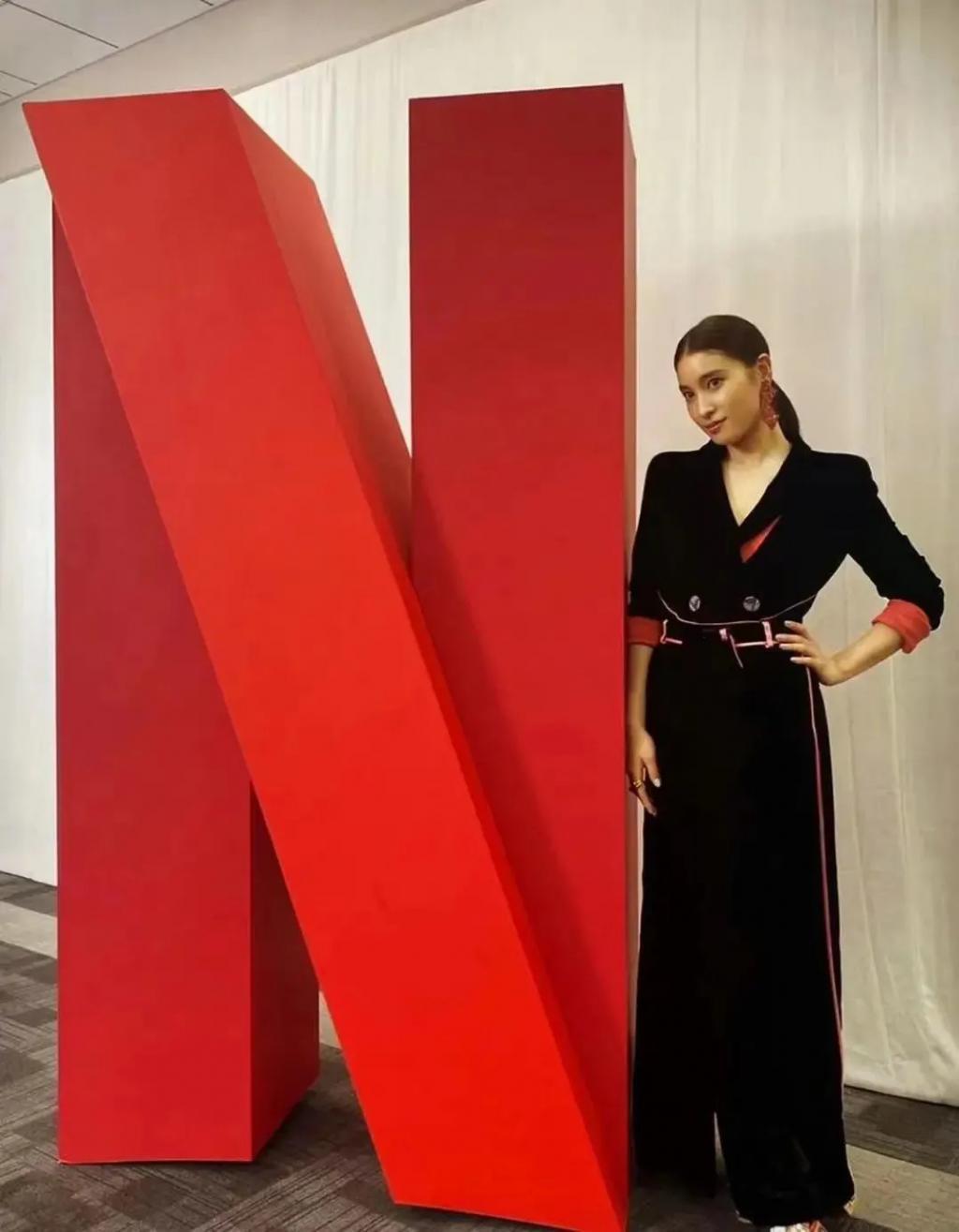 还记得《哥哥太爱我》的妹妹土屋太凤吗？她当妈妈啦