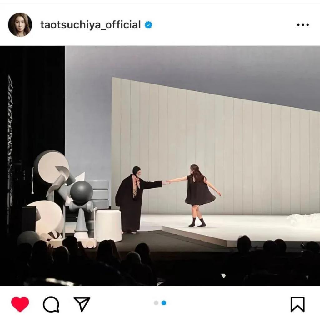 还记得《哥哥太爱我》的妹妹土屋太凤吗？她当妈妈啦