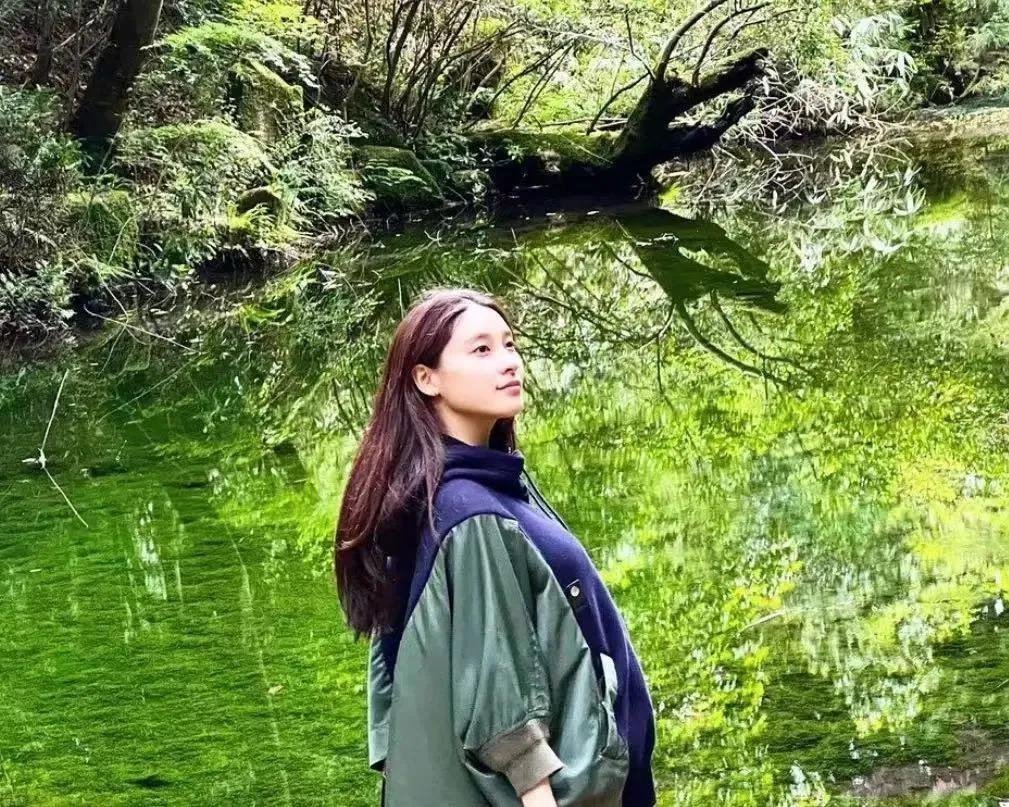 还记得《哥哥太爱我》的妹妹土屋太凤吗？她当妈妈啦