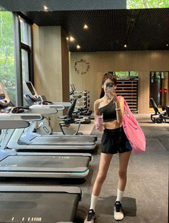 林志颖老婆幸福晒家庭日，174cm身高只有100斤