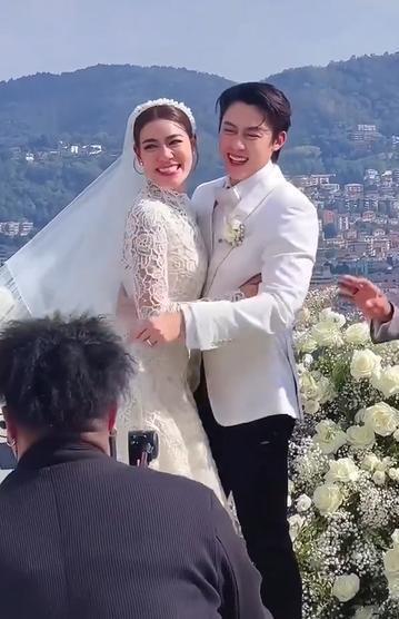 泰星Mark和Kim举行婚礼 俩人相拥亲吻好甜蜜