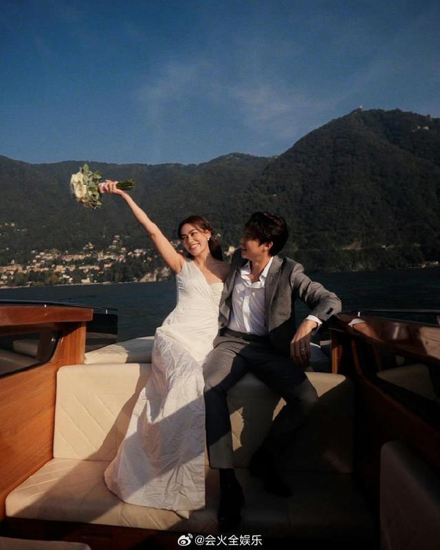 泰星Mark和Kim举行婚礼 俩人相拥亲吻好甜蜜