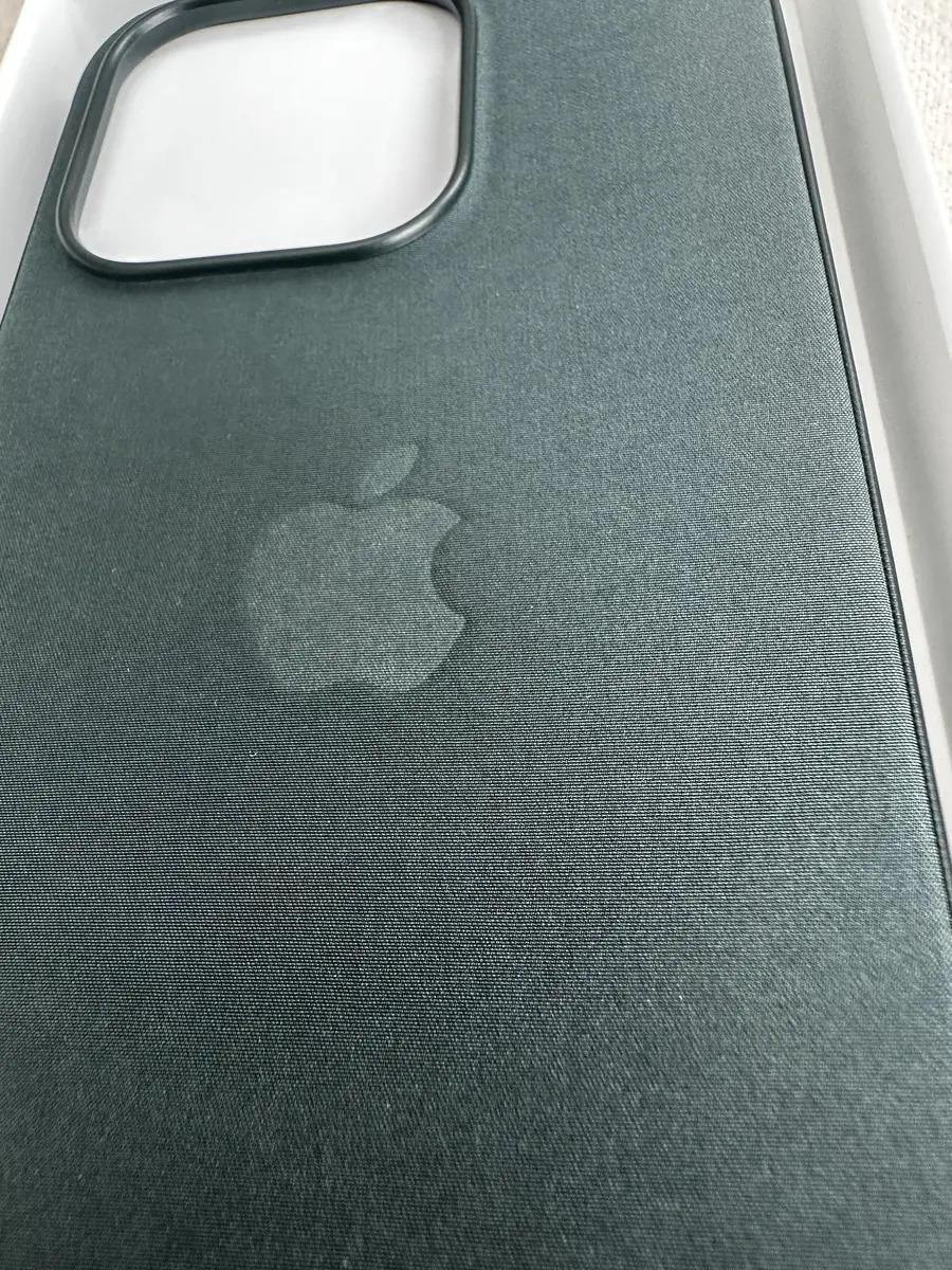 评价褒贬不一，网友开箱苹果iPhone 15系列机型 FineWoven 保护套