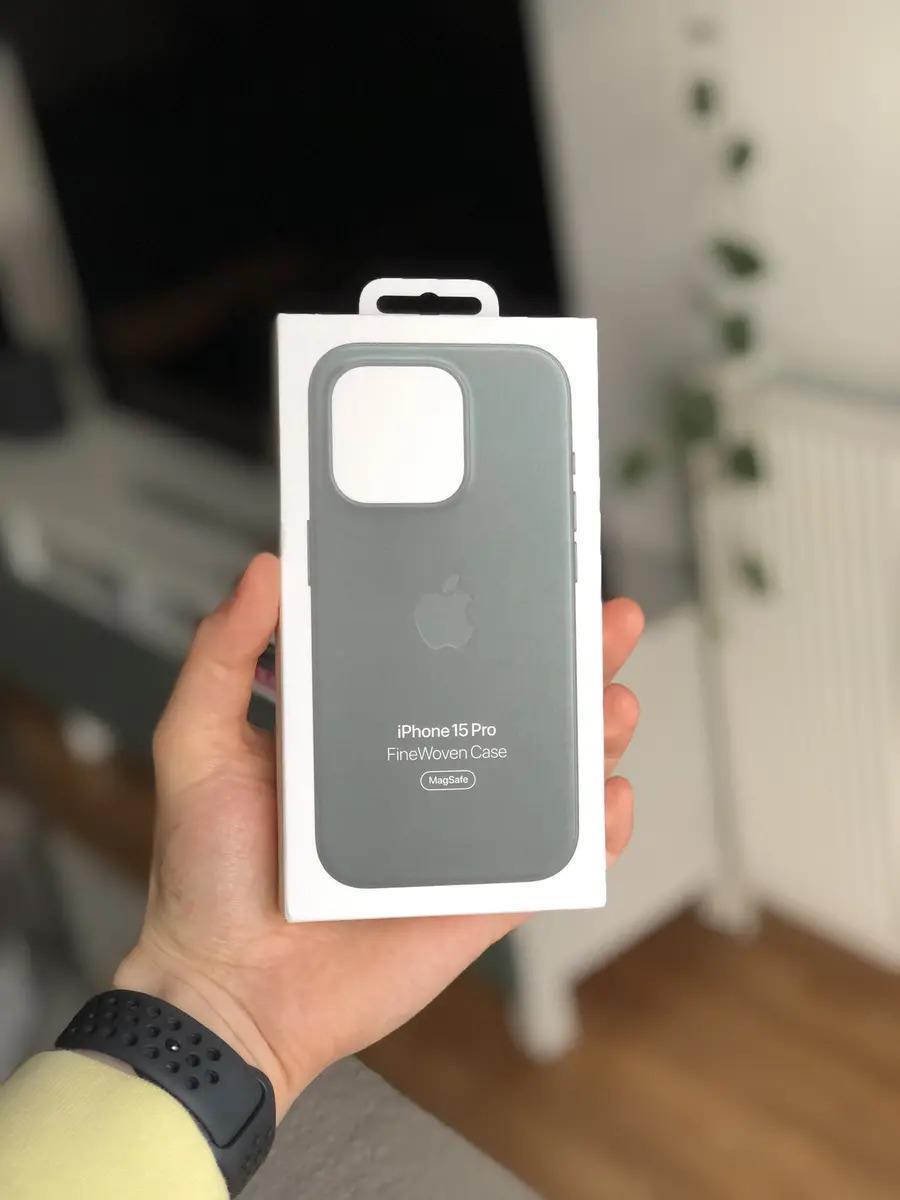 评价褒贬不一，网友开箱苹果iPhone 15系列机型 FineWoven 保护套
