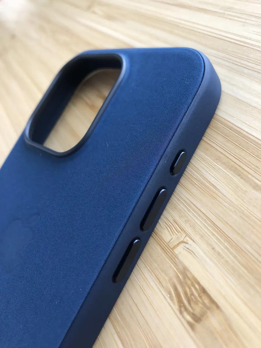 评价褒贬不一，网友开箱苹果iPhone 15系列机型 FineWoven 保护套