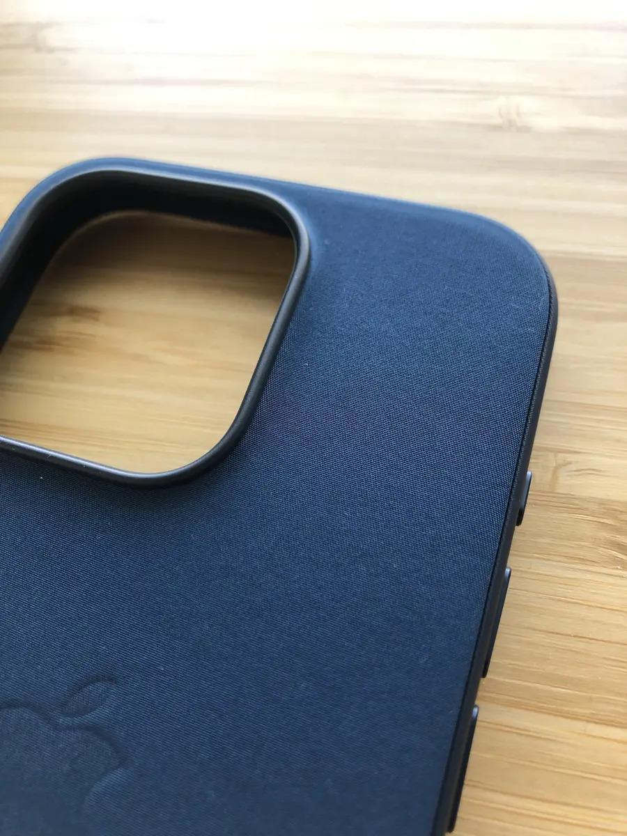 评价褒贬不一，网友开箱苹果iPhone 15系列机型 FineWoven 保护套