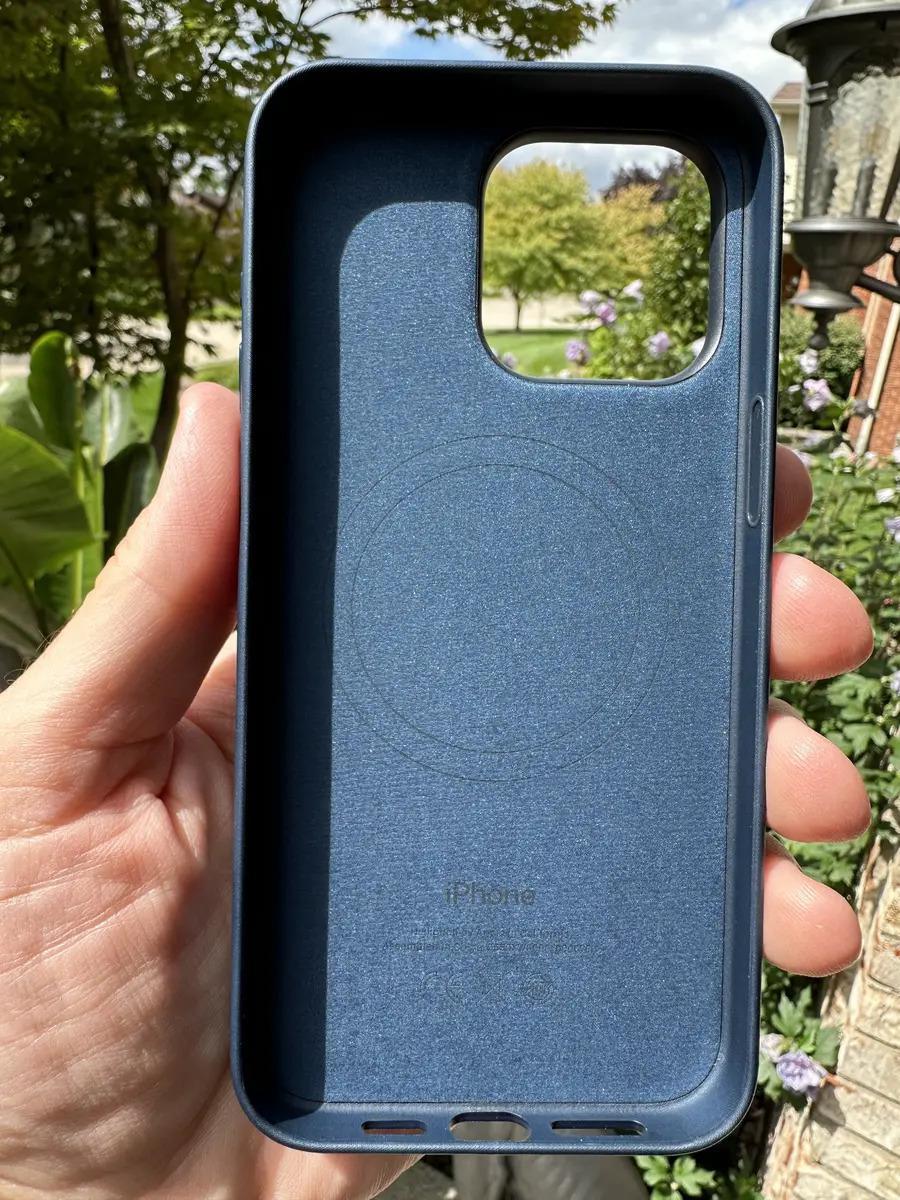 评价褒贬不一，网友开箱苹果iPhone 15系列机型 FineWoven 保护套