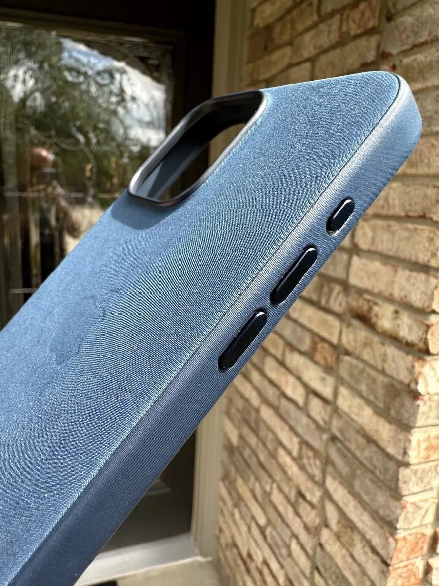 评价褒贬不一，网友开箱苹果iPhone 15系列机型 FineWoven 保护套