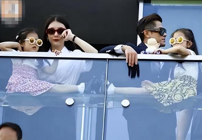 方媛晒绝美写真！头戴钻石皇冠穿白纱裙像公主