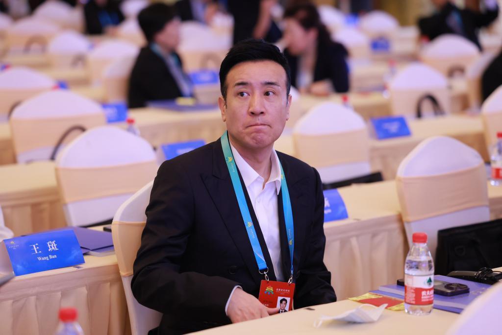 张艺谋冯小刚沈腾张颂文朱一龙等出席北京文化论坛开幕式