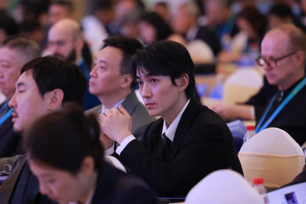 张艺谋冯小刚沈腾张颂文朱一龙等出席北京文化论坛开幕式