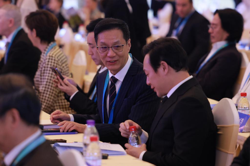 张艺谋冯小刚沈腾张颂文朱一龙等出席北京文化论坛开幕式