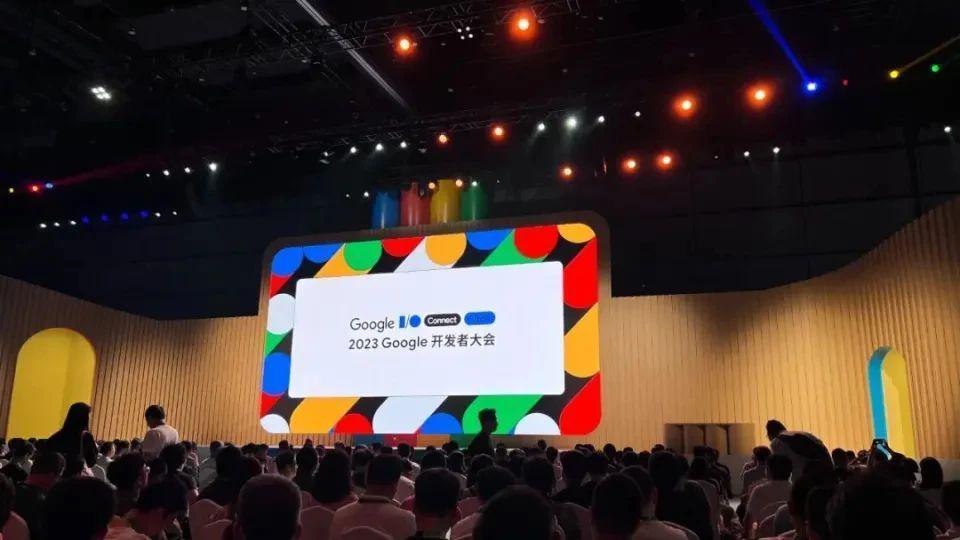你还在用手玩游戏？以后可能有脸就够了。。。