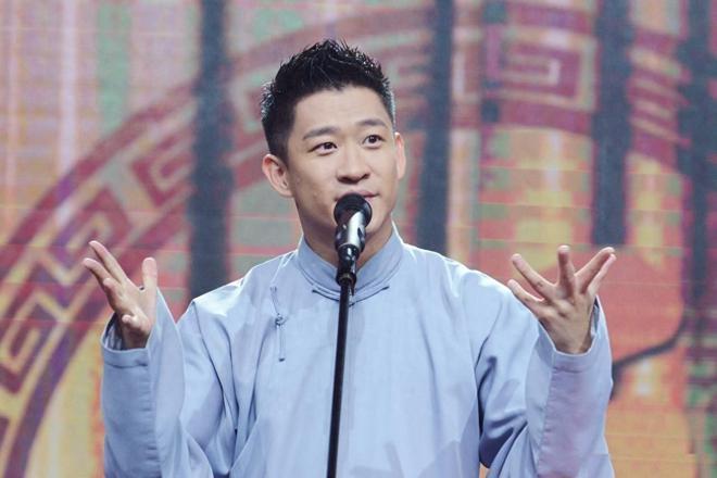 曹云金和擦边女网红外出，现身古玩店排场大，进店忙询价