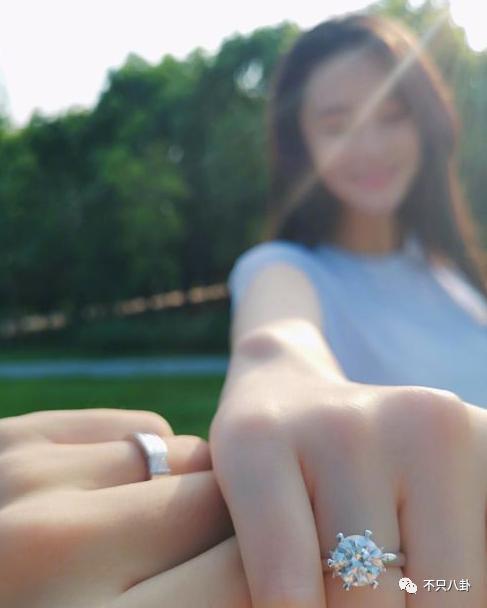 言情小说照进现实?她是不是第一个靠婚姻逆转风评的女明星啊