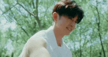 服了,她的每一任男友都好帅……