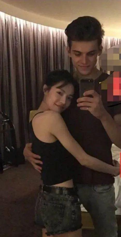 服了,她的每一任男友都好帅……