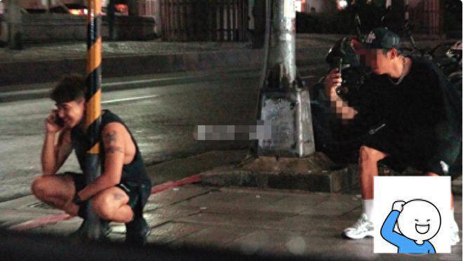 欧弟深夜买醉，蹲路边抱柱子显凄惨，前妻刚被拍与小鲜肉暧昧