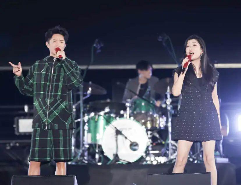 花499给凤凰传奇唱一晚上歌，现在流行去演唱会当怨种？