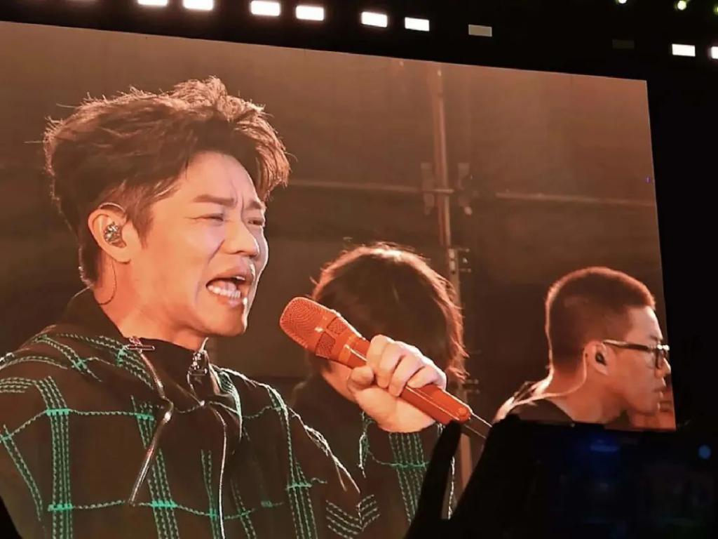 花499给凤凰传奇唱一晚上歌，现在流行去演唱会当怨种？