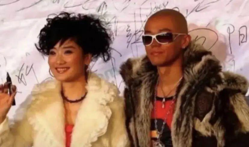 花499给凤凰传奇唱一晚上歌，现在流行去演唱会当怨种？