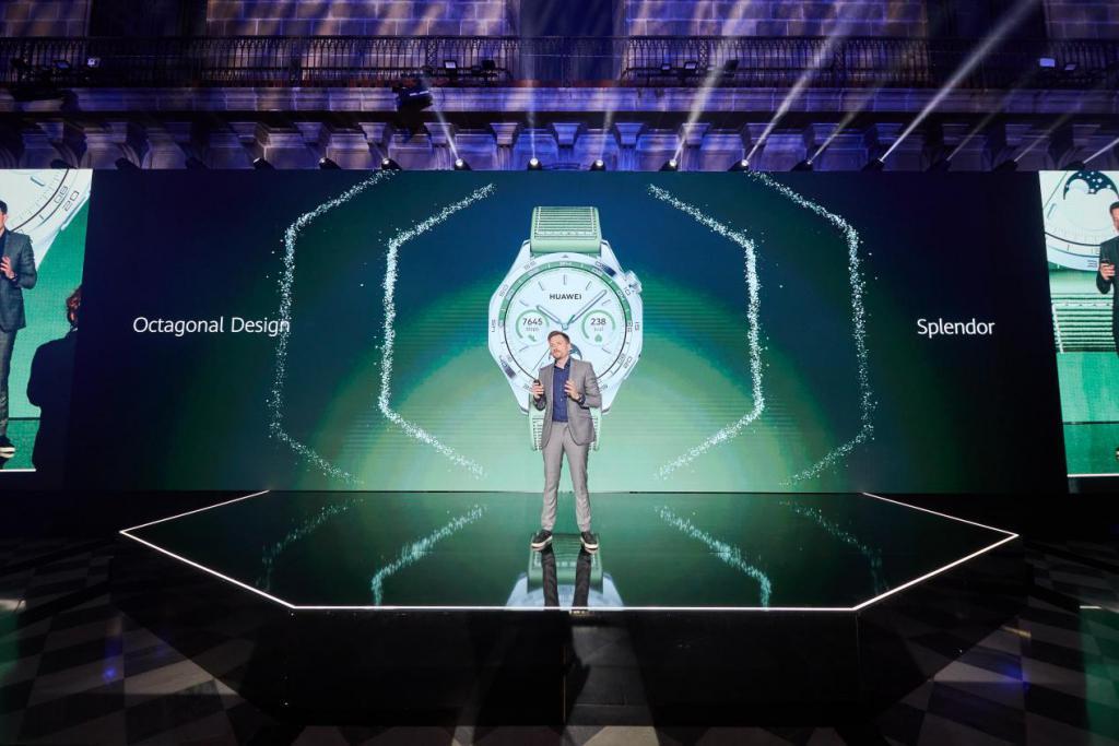 欧洲发布会现场炸翻，华为手表帕梅拉莫法拉王炸组合！