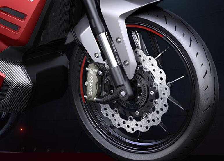 5.18 万元，雅迪飞越 FD9 旗舰电动摩托车发布