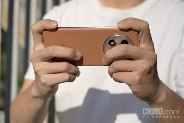 OPPO A2 Pro评测：软硬实力俱强 给你更耐用持久的体验