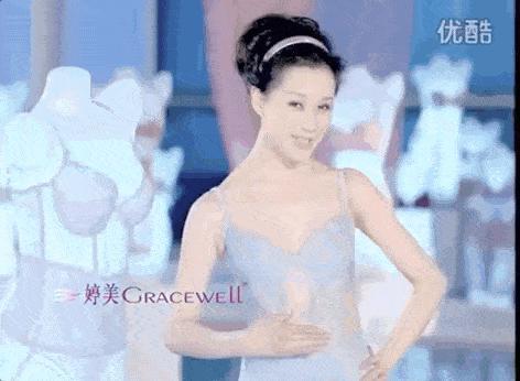 曾被家人嫌弃,连儿子都不认她,翻红后又陷入热恋