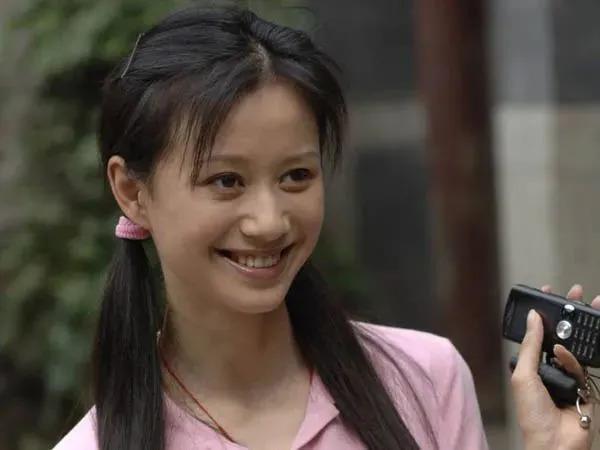 曾被家人嫌弃,连儿子都不认她,翻红后又陷入热恋