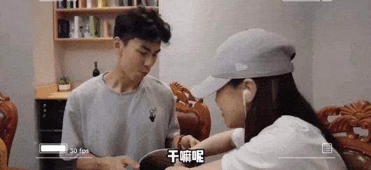 这相差九岁的姐弟恋，意外地好嗑？