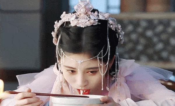 不会演别尬演！《西出玉门》倪妮一出手，让观众看清假吃有多离谱