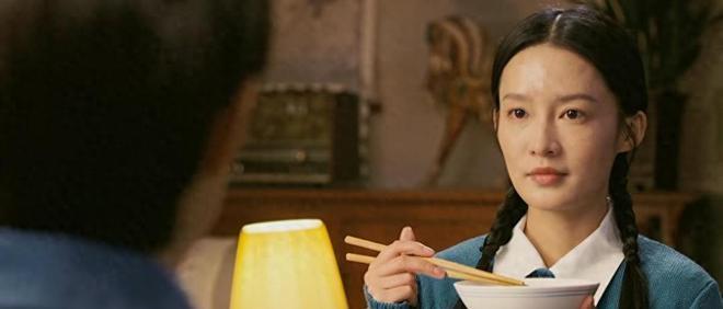 不会演别尬演！《西出玉门》倪妮一出手，让观众看清假吃有多离谱