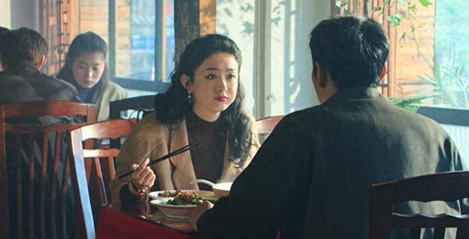 不会演别尬演！《西出玉门》倪妮一出手，让观众看清假吃有多离谱