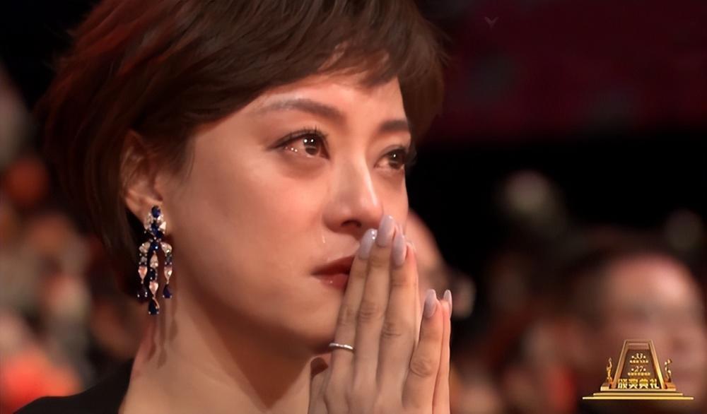 由造型引发舆论战：杨紫被疑爆剧不断、0拿奖？顶流转型遇困局