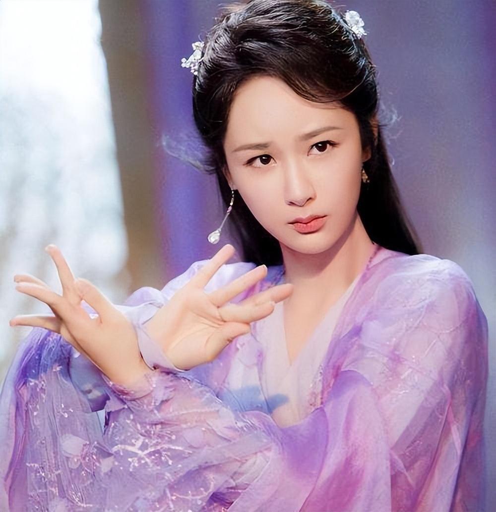 由造型引发舆论战：杨紫被疑爆剧不断、0拿奖？顶流转型遇困局