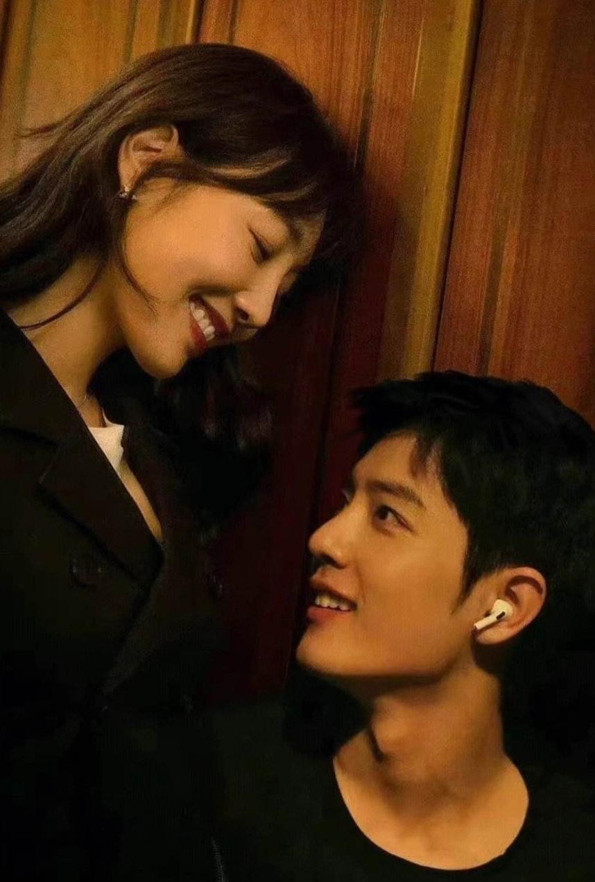 由造型引发舆论战：杨紫被疑爆剧不断、0拿奖？顶流转型遇困局