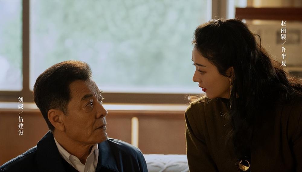 由造型引发舆论战：杨紫被疑爆剧不断、0拿奖？顶流转型遇困局