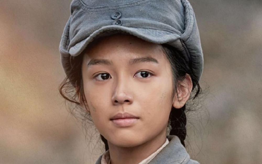 由造型引发舆论战：杨紫被疑爆剧不断、0拿奖？顶流转型遇困局