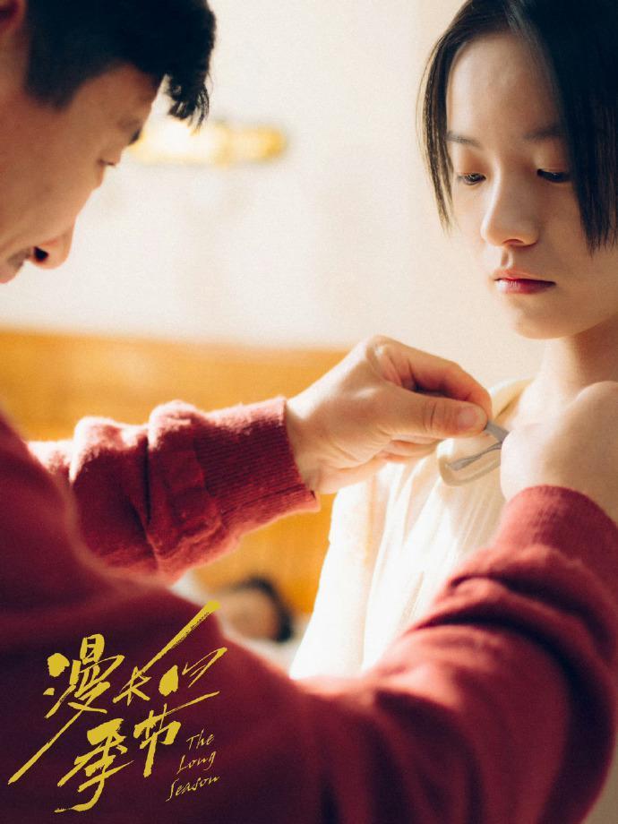 由造型引发舆论战：杨紫被疑爆剧不断、0拿奖？顶流转型遇困局